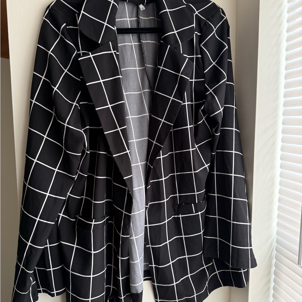 Amazon Essentials Women's Black Grid Blazer